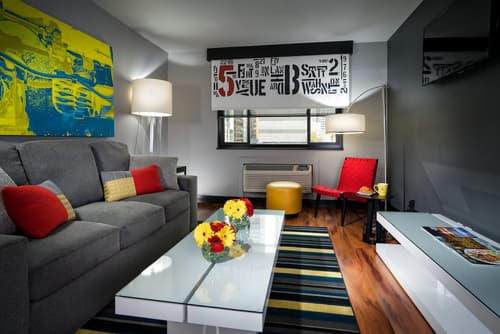 Staypineapple, Hotel FIVE, Downtown Seattle, Living area