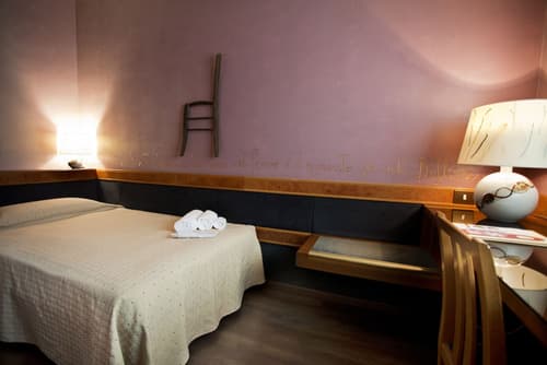 Hotel Diplomatic, Room