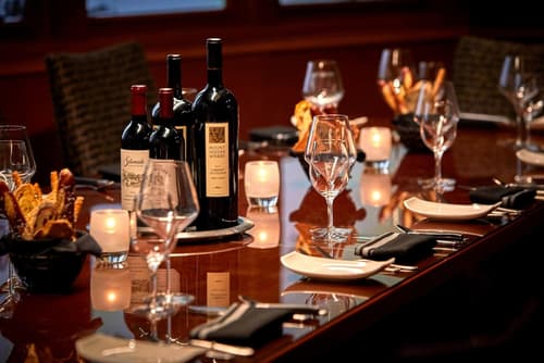 Los Angeles Airport Marriott, Restaurant