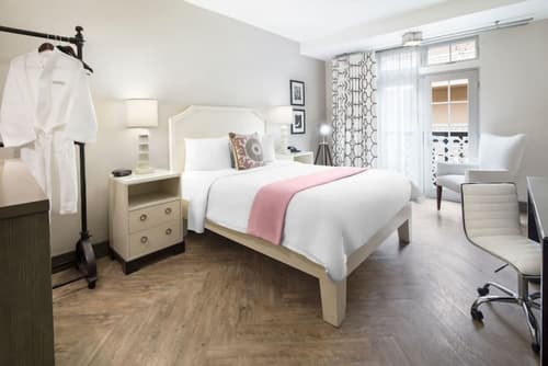 Hollywood Hotel, Room