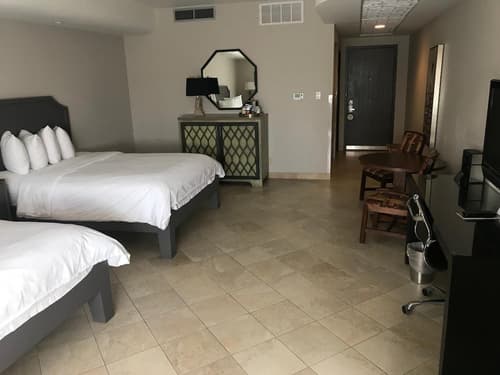 Hollywood Hotel, Room