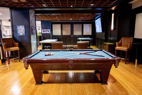 Hilton Chicago, Lobby