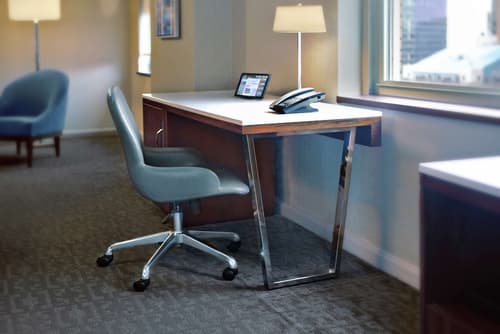 Hilton Chicago, Room