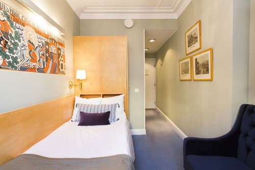 Lady Hamilton Hotel, Room