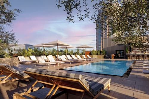 Fairmont Century Plaza Los Angeles at Beverly Hills, Rooftop pool