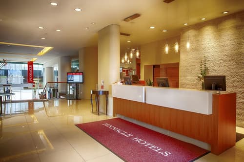 Pinnacle Hotel Harbourfront, Reception