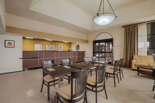 Best Western Norwalk Inn, Lobby
