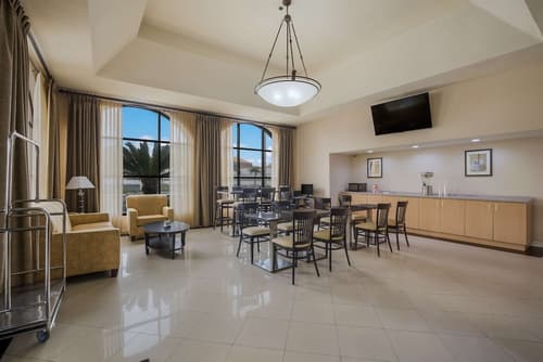 Best Western Norwalk Inn, Lobby