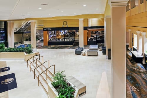 DoubleTree by Hilton Tulsa Downtown, Lobby