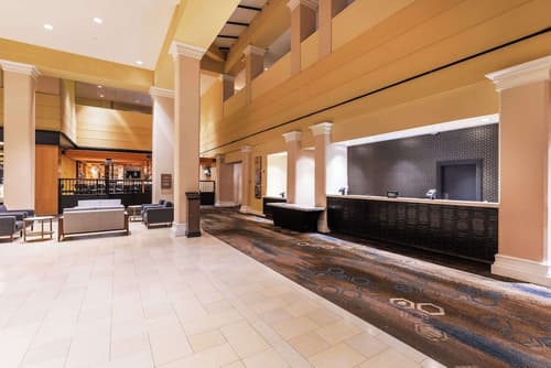 DoubleTree by Hilton Tulsa Downtown, Lobby