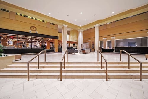 DoubleTree by Hilton Tulsa Downtown, Lobby