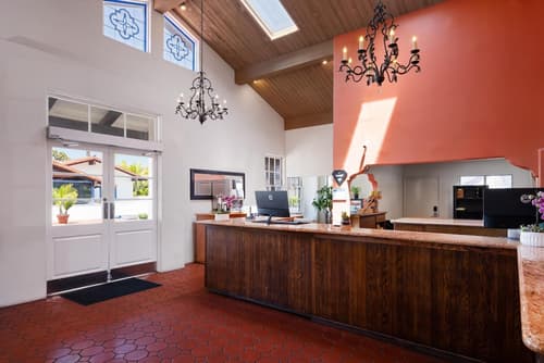 Best Western Plus Pepper Tree Inn, Lobby