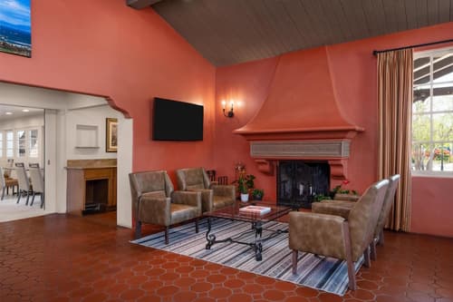 Best Western Plus Pepper Tree Inn, Lobby