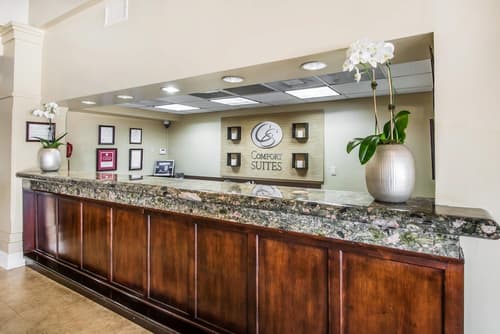 Comfort Suites Paradise Island, Lobby