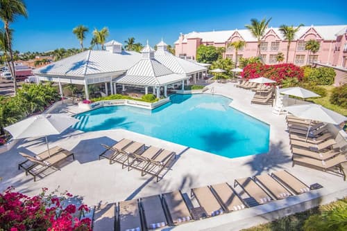 Comfort Suites Paradise Island, Pool