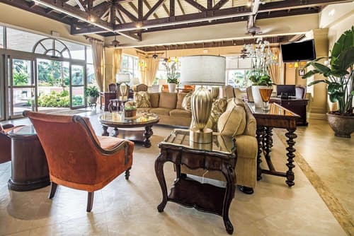 Comfort Suites Paradise Island, Lobby