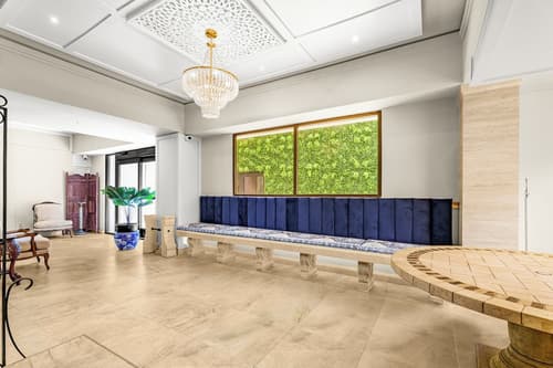 Abitta Condado, Lobby sitting area
