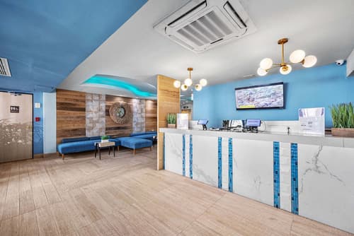 Abitta Condado, Lobby