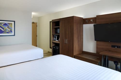 Holiday Inn Express Toronto - Downtown by IHG, Room