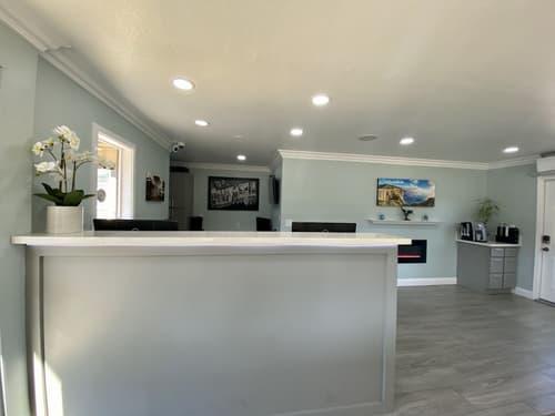 Aura Inn Monterey, Reception