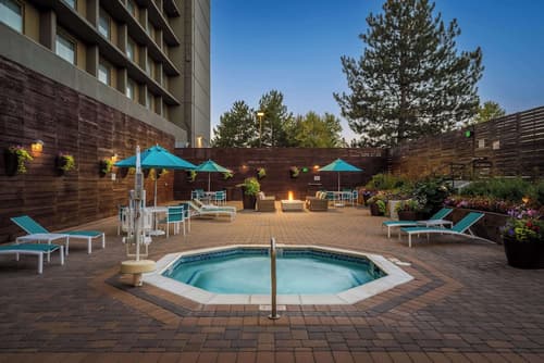 DoubleTree by Hilton Hotel Denver, Outdoor spa tub