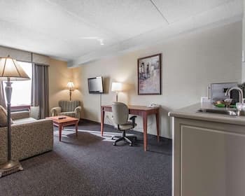 Quality Inn & Suites Bay Front, Room