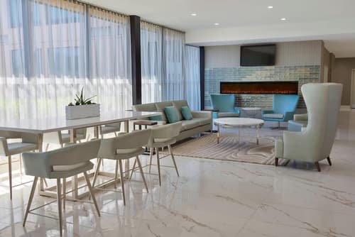 Four Points by Sheraton Toronto Airport, Lobby