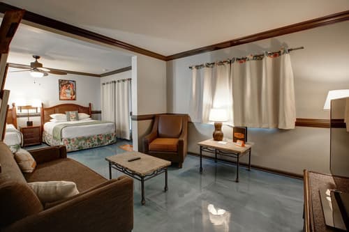 Caliente Tropics Hotel, Room