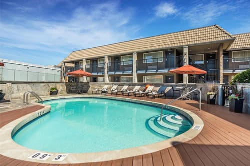 Best Western Plus Burnaby Hotel, Pool