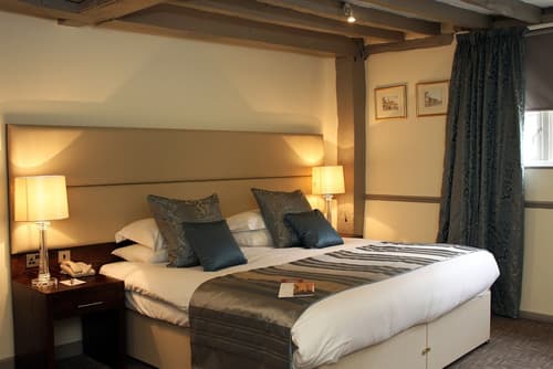 Legacy Rose and Crown Hotel, Room