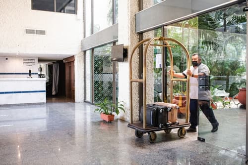 Hotel Los Aluxes, Reception