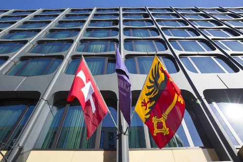 Warwick Geneva, Primary image