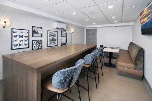 Country Inn & Suites by Radisson Asheville Downtown Tunnel Road, Lobby