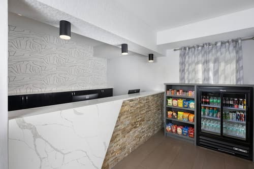 Country Inn & Suites by Radisson Asheville Downtown Tunnel Road, Lobby