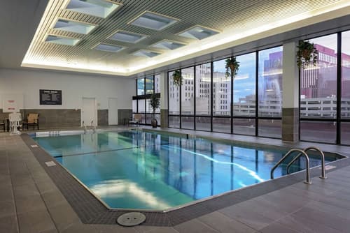 DoubleTree by Hilton Omaha Downtown, Pool