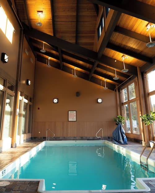 Grouse Mountain Lodge, Pool