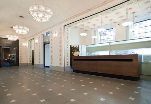 Glockenhof Zürich, Interior entrance