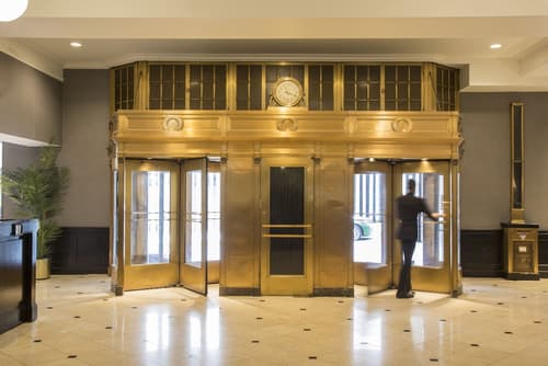 Lord Baltimore Hotel, Interior entrance