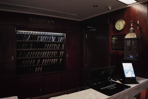 Steigenberger Cecil Hotel, Reception