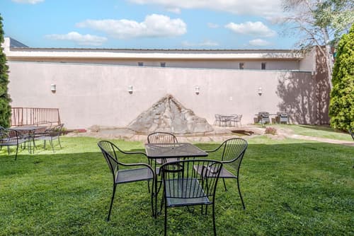 Best Western Turquoise Inn & Suites, Garden