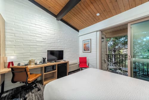 Ramada by Wyndham Santa Barbara, Room