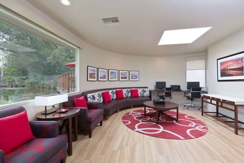 Ramada by Wyndham Santa Barbara, Lobby