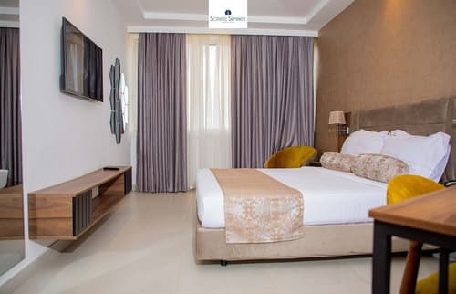 Sopatel Silmande, Room