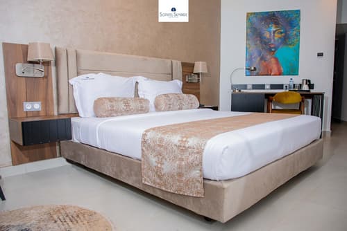 Sopatel Silmande, Room