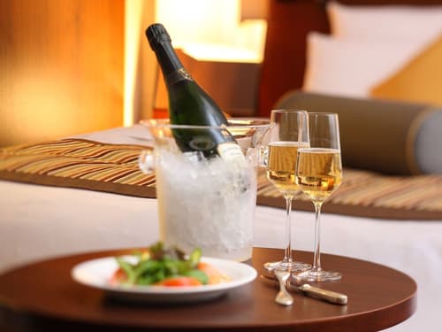 ANA Crowne Plaza Osaka by IHG, Room service - dining