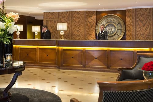 Warwick Grand-Place Brussels, Reception