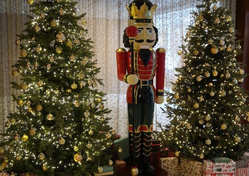 Warwick Grand-Place Brussels, Reception