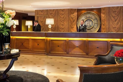 Warwick Grand-Place Brussels, Reception