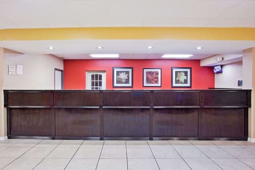 La Quinta Inn & Suites by Wyndham Memphis Airport Graceland, Lobby