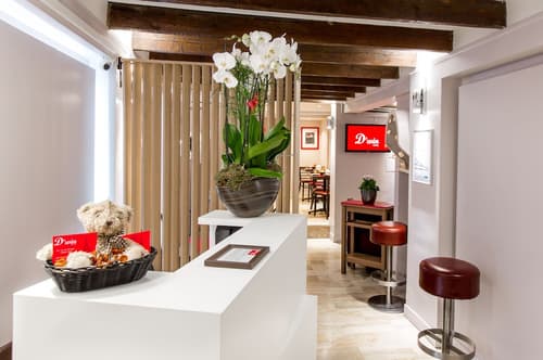 D'win Hotel, Reception